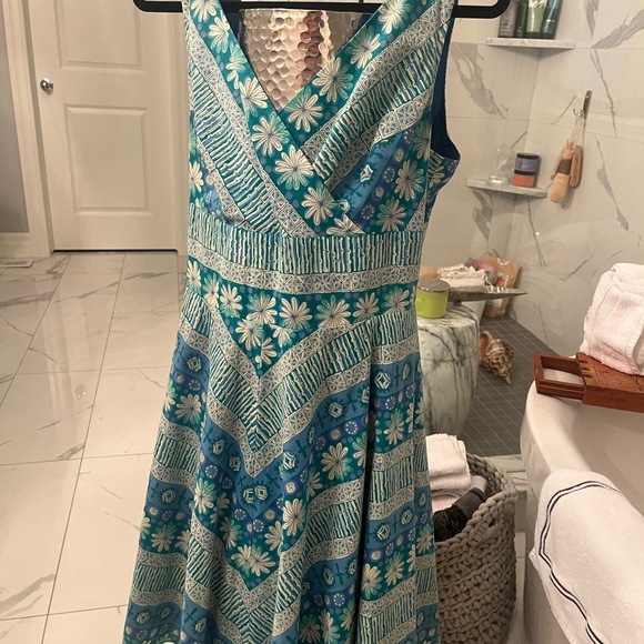 Hot summers day, ladies luncheon dress, bridal shower, baby shower - Picture 4 of 17